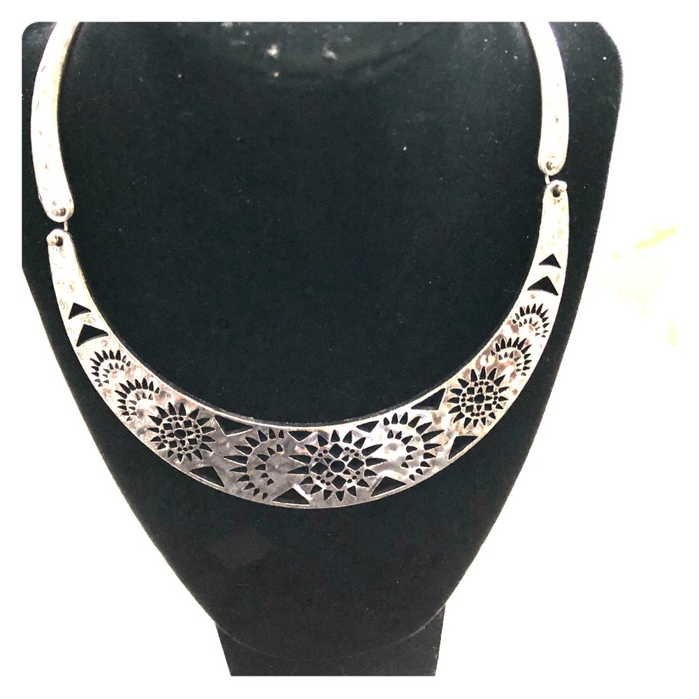 Necklace/ choker
